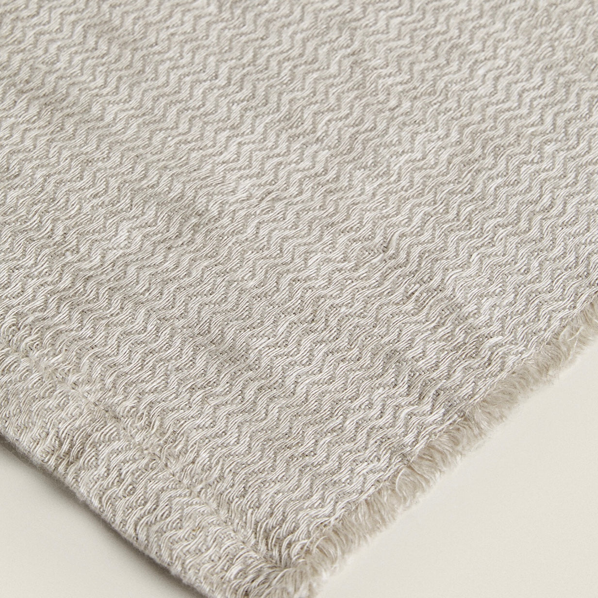 Scalloped Linen Throw