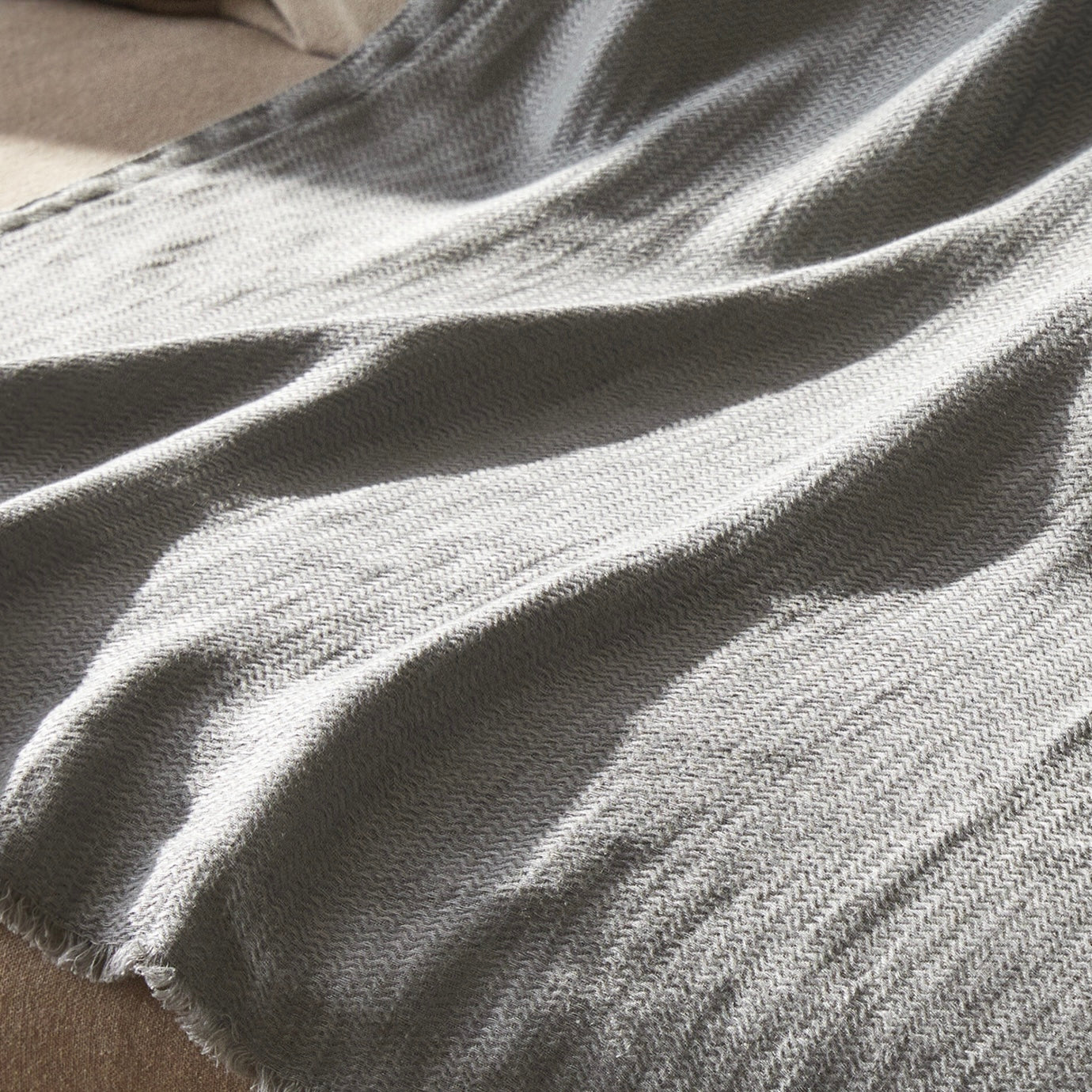 Scalloped Linen Throw